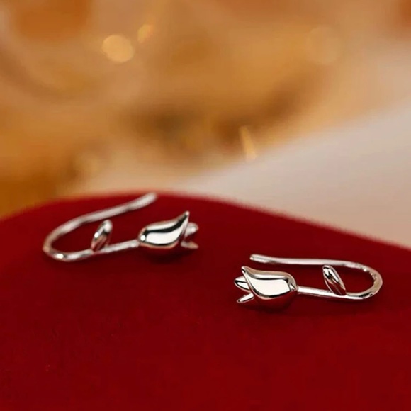 Sterling Silver Tulip Earrings 🌷! - Picture 3 of 3